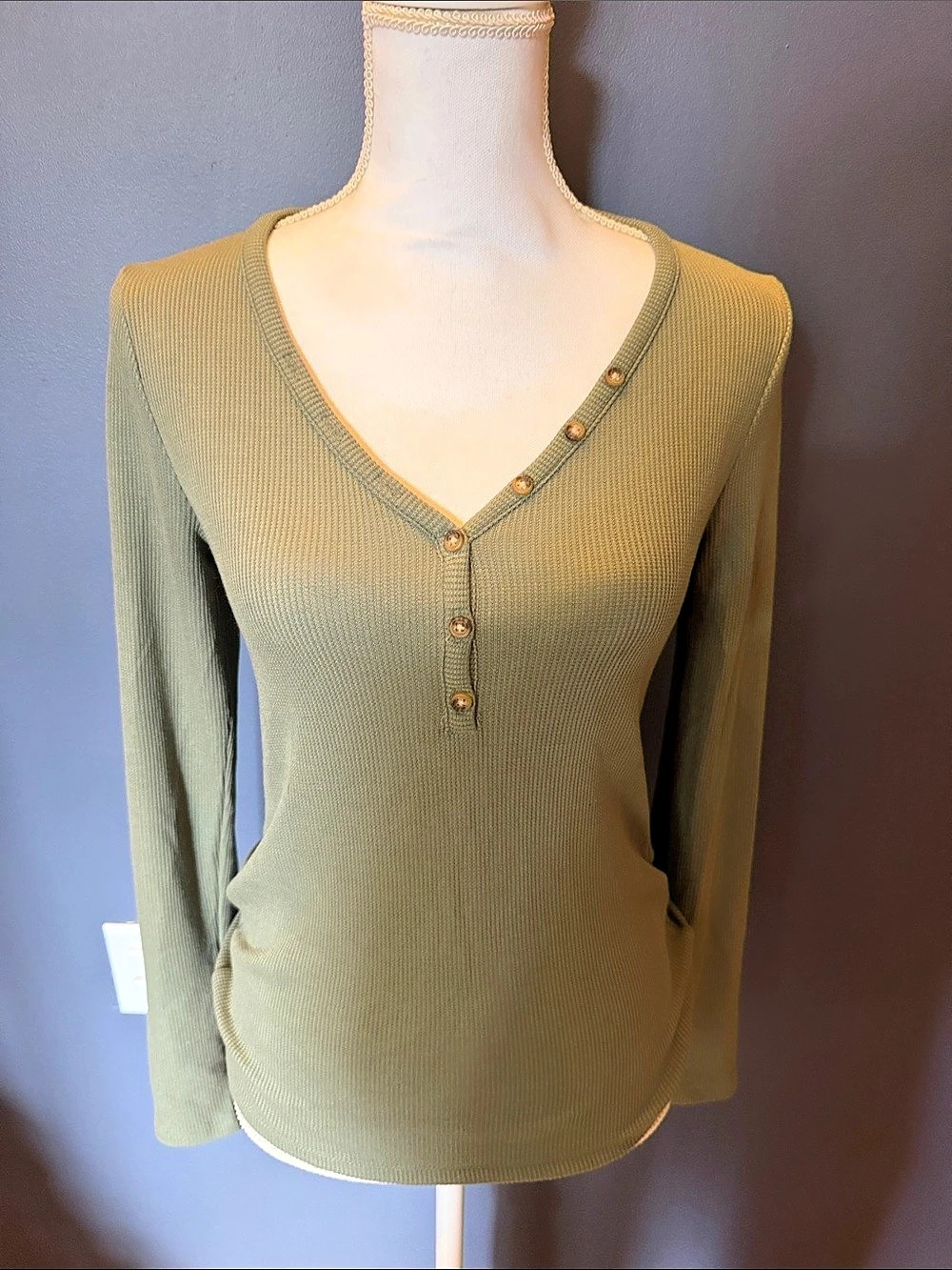 American Eagle V-Neck Ribbed Sweater in Green Size Medium Like New
